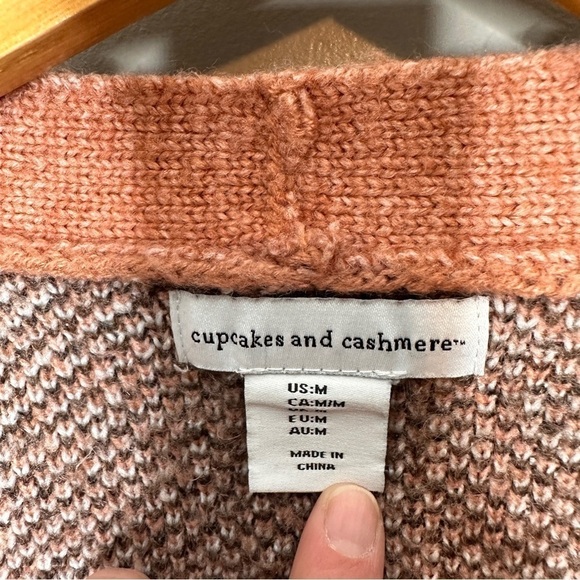 Cupcakes & Cashmere Plaid Cropped Cardigan - Picture 4 of 7